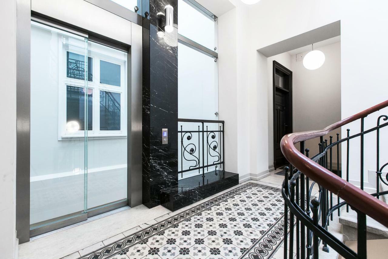 Old Town Brigue Apartment By Otium クラクフ エクステリア 写真